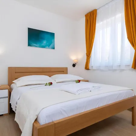 Villa Camellia mit privatem Pool im schönen und ruhigen Trget Ferienhaus *