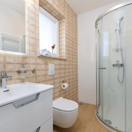 Villa Camellia mit privatem Pool im schönen und ruhigen Trget *