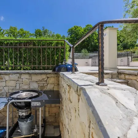 Villa Camellia mit privatem Pool im schönen und ruhigen Trget * Trgetari