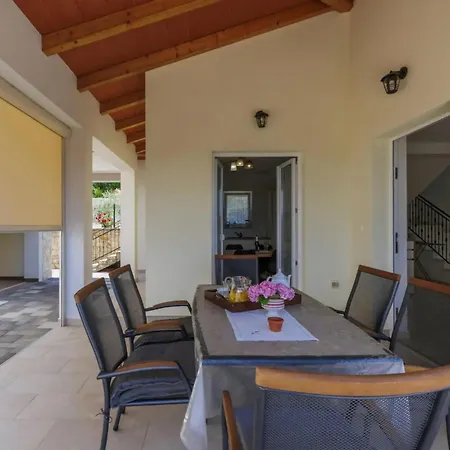 Ferienhaus Villa Camellia mit privatem Pool im schönen und ruhigen Trget