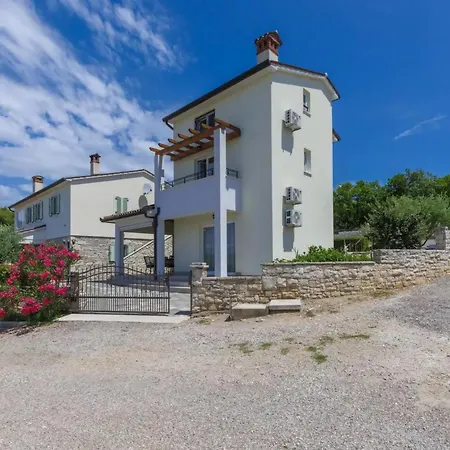 Villa Camellia mit privatem Pool im schönen und ruhigen Trget