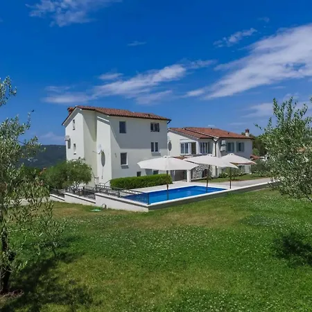 Ferienhaus Villa Camellia mit privatem Pool im schönen und ruhigen Trget