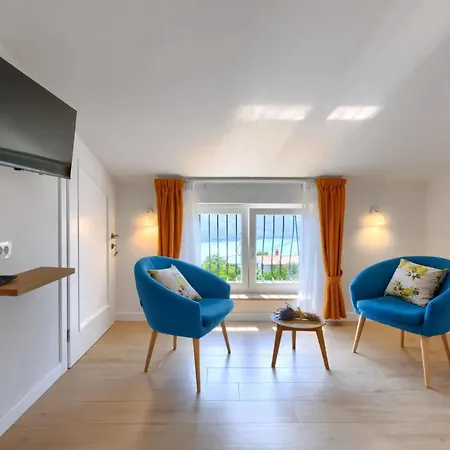 Ferienhaus Villa Camellia mit privatem Pool im schönen und ruhigen Trget