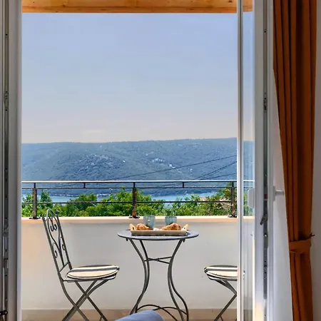 Villa Camellia mit privatem Pool im schönen und ruhigen Trget *