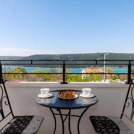 Ferienhaus Villa Camellia mit privatem Pool im schönen und ruhigen Trget *