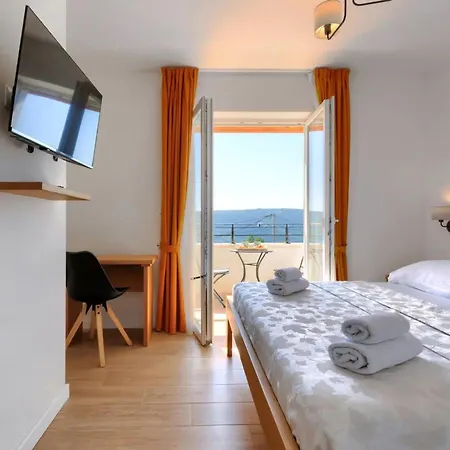 Villa Camellia mit privatem Pool im schönen und ruhigen Trget Trgetari