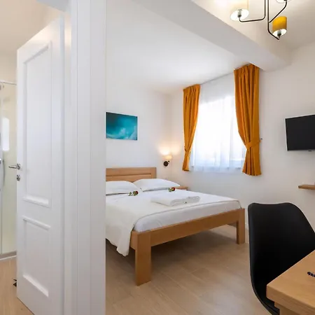 Ferienhaus Villa Camellia mit privatem Pool im schönen und ruhigen Trget *