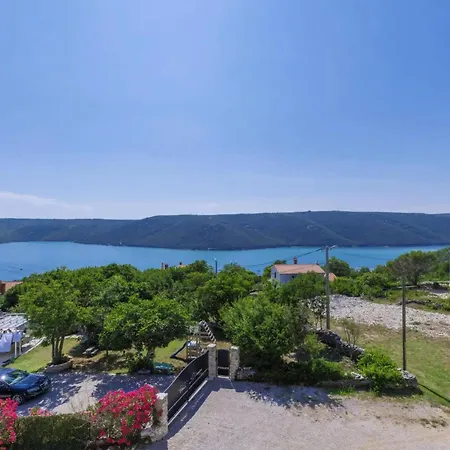 Villa Camellia mit privatem Pool im schönen und ruhigen Trget Ferienhaus Trgetari