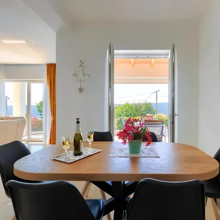 Ferienhaus Villa Camellia mit privatem Pool im schönen und ruhigen Trget