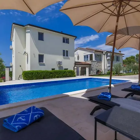 Villa Camellia mit privatem Pool im schönen und ruhigen Trget Ferienhaus *