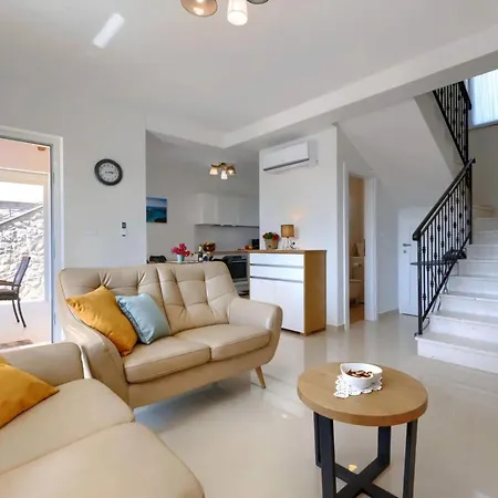 Villa Camellia mit privatem Pool im schönen und ruhigen Trget Ferienhaus Trgetari