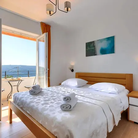 Villa Camellia mit privatem Pool im schönen und ruhigen Trget * Trgetari