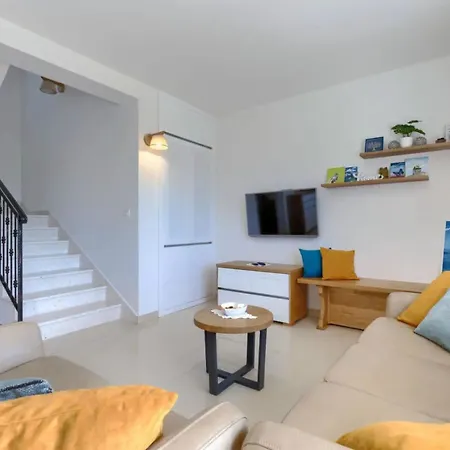 Holiday home Schoene Camellia Mit Privatem Pool Trgetari